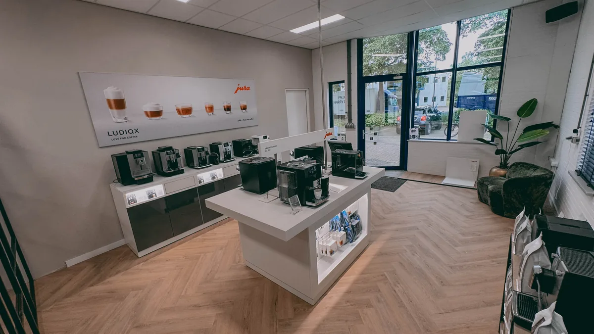 De showroom van Ludiqx met Jura-koffiemachines